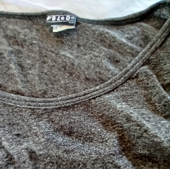 Volcom Tank - Picture 2 of 2